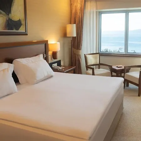 מלון Kolin & Convention Center 5*