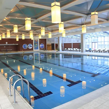 מלון Kolin & Convention Center