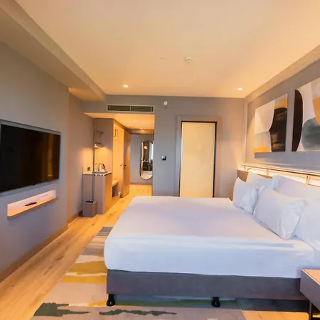 מלון Kolin & Convention Center 5*