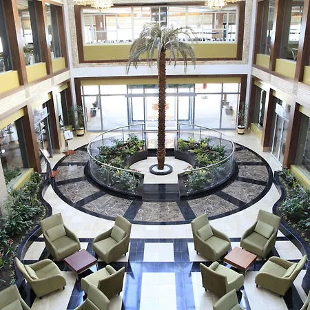 מלון Kolin & Convention Center צ'נקלה