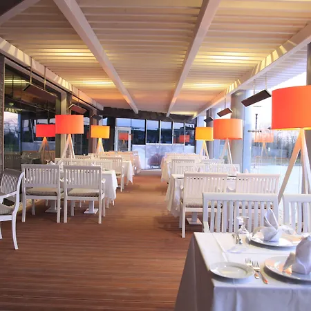 מלון Kolin & Convention Center צ'נקלה