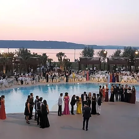 Kolin & Convention Center تْشاناكالي